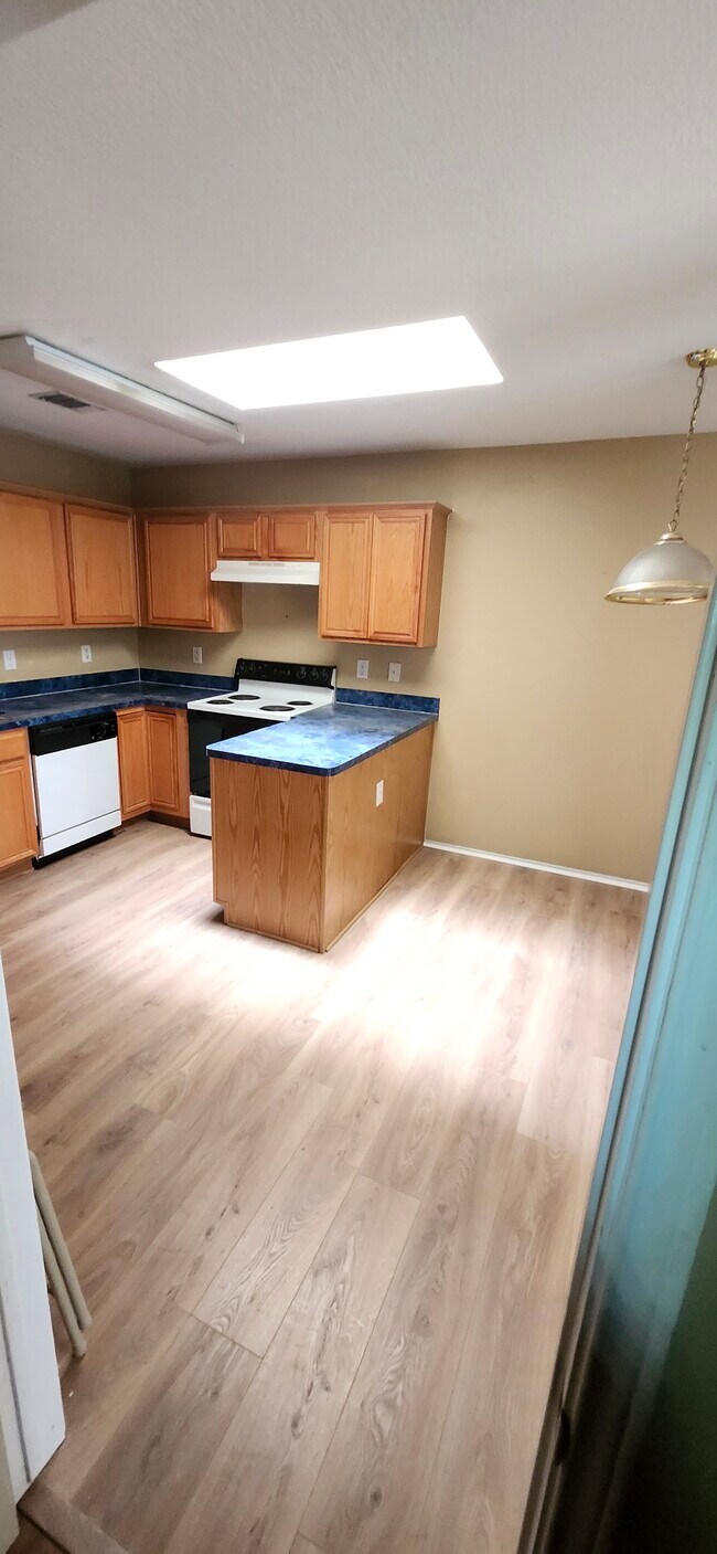 Building Photo - 715 Ford Dr