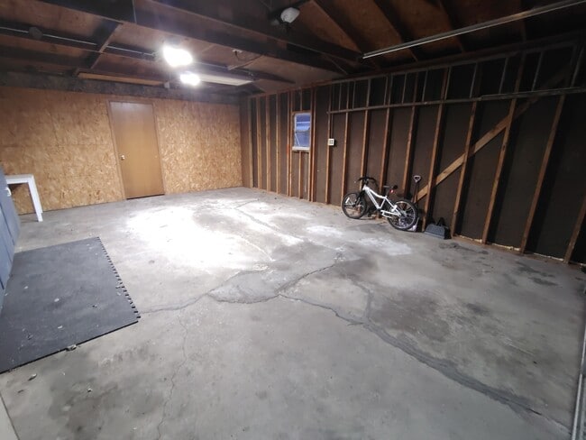 Building Photo - 242 S Adams St