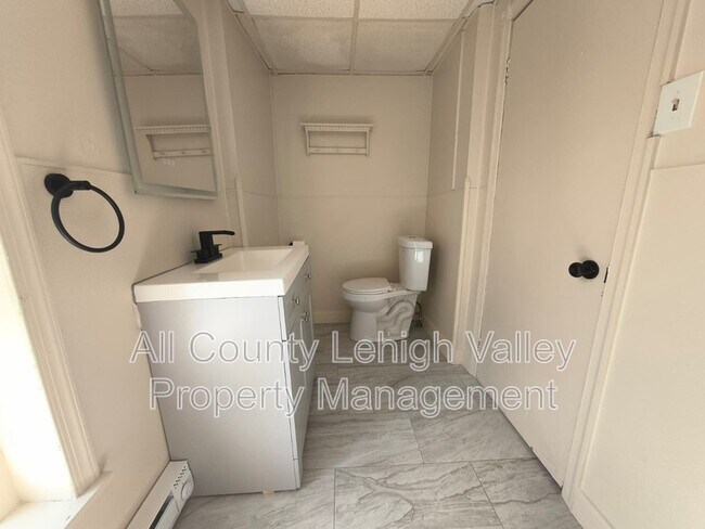 Building Photo - 1141 Emmett St