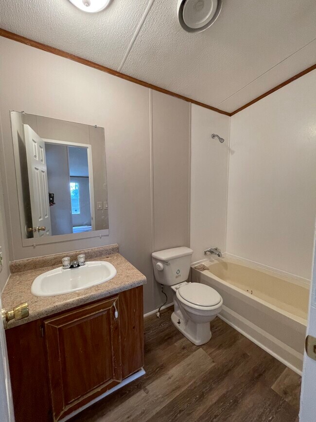 Building Photo - 117 Oldfield Cir