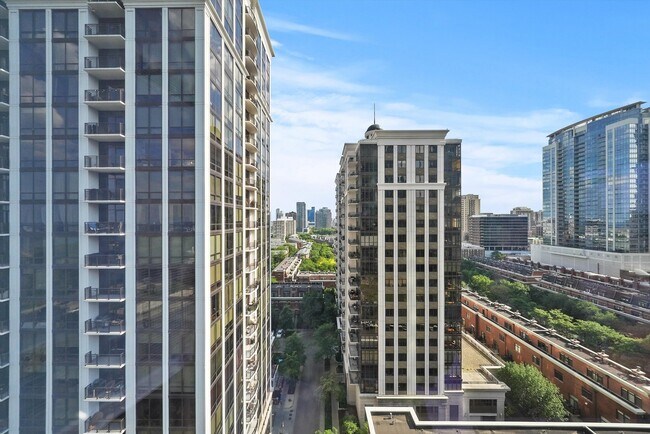 Building Photo - 1235 S Prairie Ave