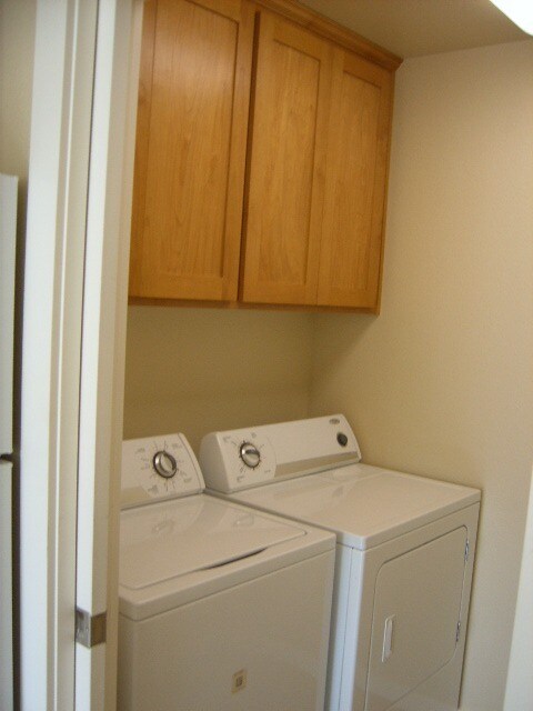 Laundry Room Washer & Dryer - 2272 McCall Dr