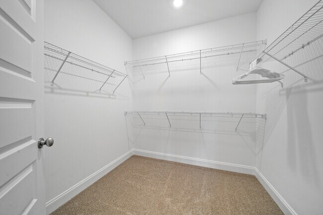 Building Photo - 1621 Spring Berry Ln