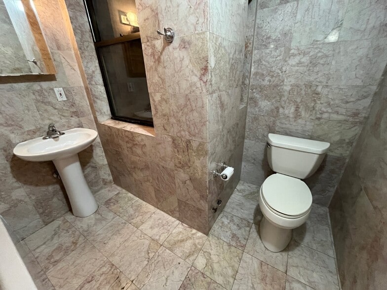 Building Photo - 161 Stanton St