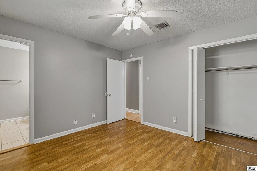 Building Photo - 128 Davis Ln
