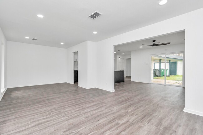 Building Photo - 5006 Heatherbloom Dr