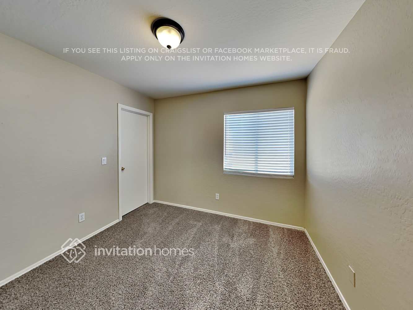 Building Photo - 11821 W Laurel Ln