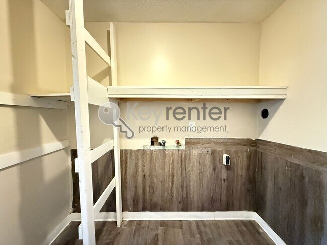 Building Photo - 3973 Teakwood Dr