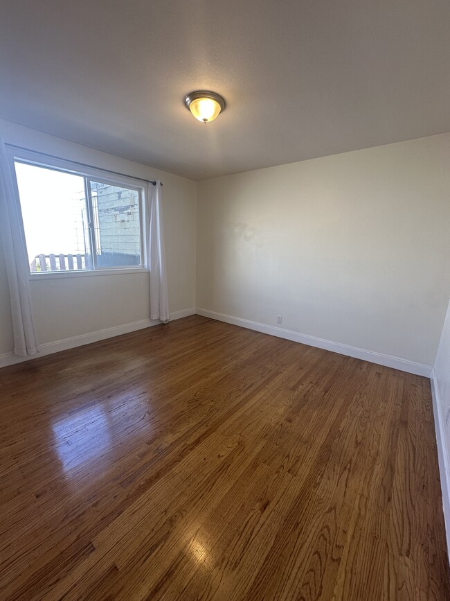 Building Photo - 324 Frankfort St