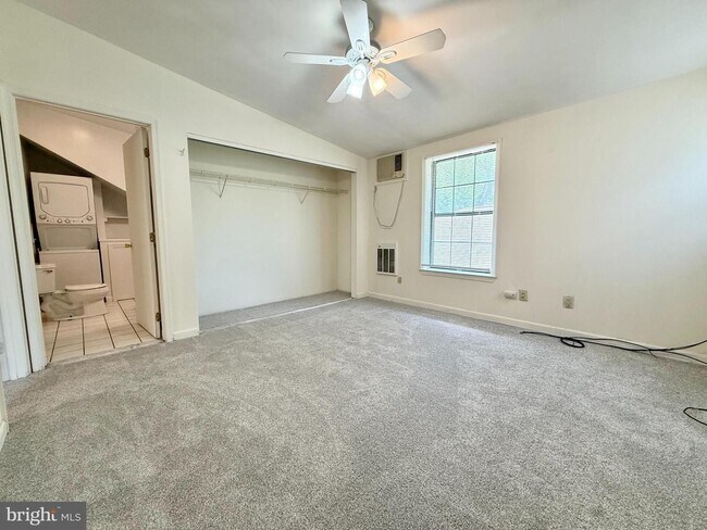 Building Photo - 604 Primos Ave