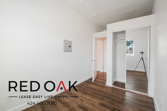 Building Photo - 1847 1/2 W Florence Ave