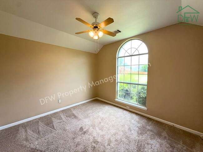 Building Photo - Charming Single-Story Home with Fireplace & Island Kitchen in Cedar Hill!