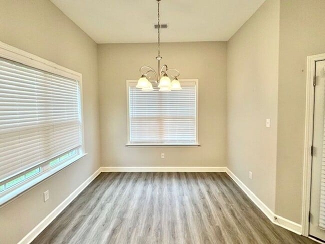 Building Photo - Now Leasing a 5-bedroom 3 bath home in Byh...