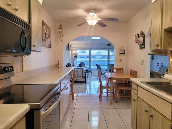 Building Photo - 2/2/1 townhome for rent in the Heather of Weeki Wachee