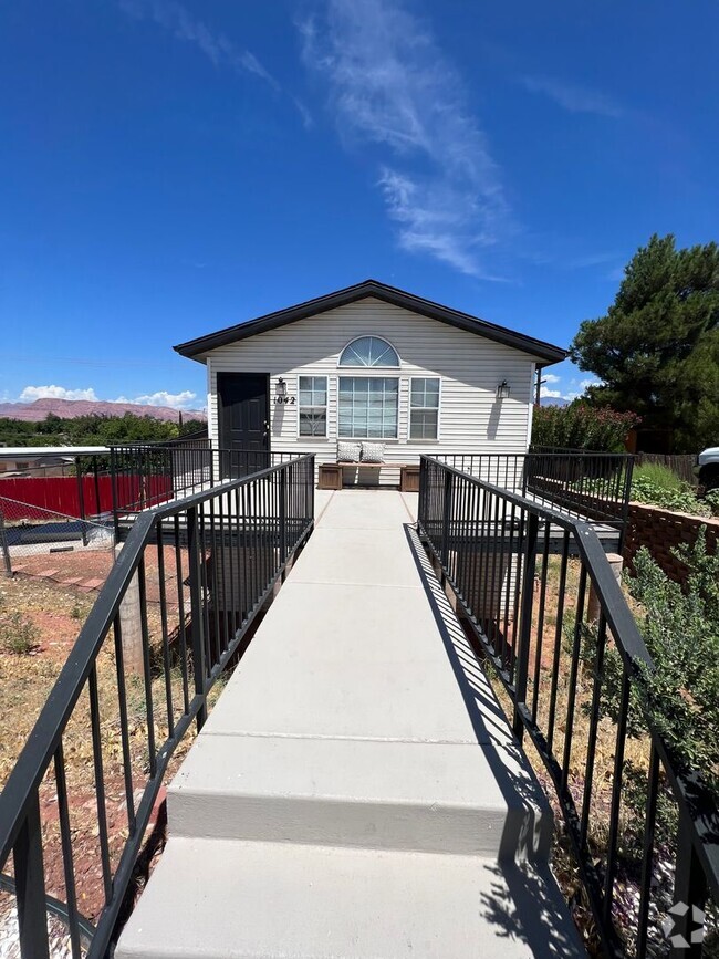 Building Photo - Shadow Mountain Cottage