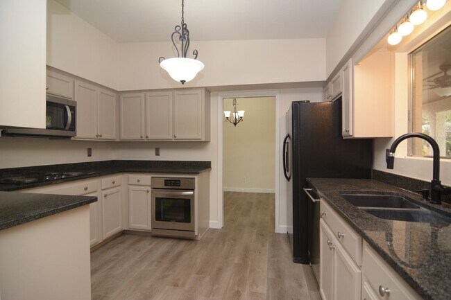 Building Photo - Well Maintained 3 Bedroom 2 Bath Home! Located in a Desirable North Tucson Location! Short Term R...