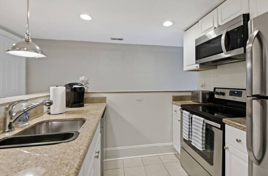 Building Photo - 441 12th St NE