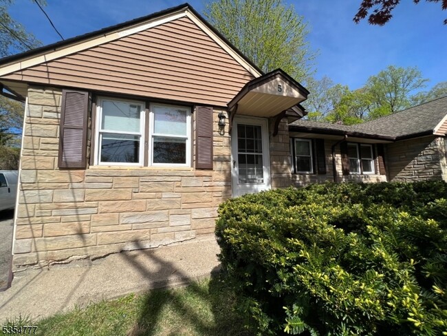 Building Photo - 5 Southard Rd