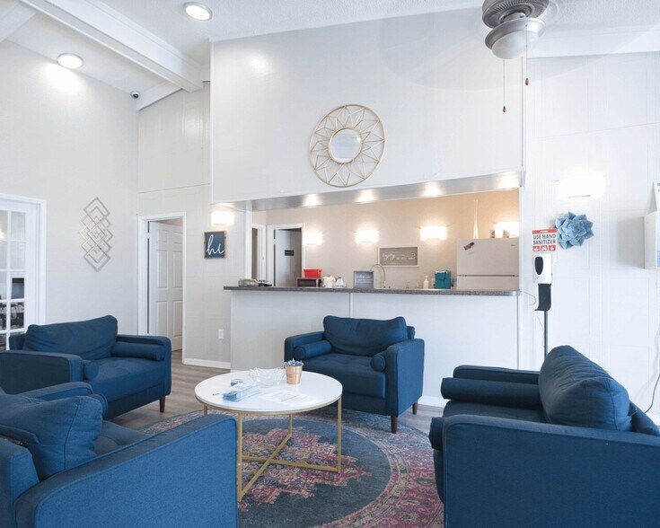 Building Photo - Crosscreek