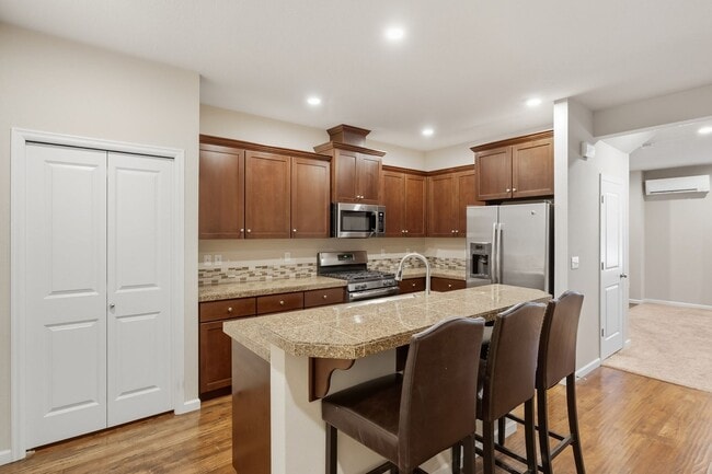 Building Photo - Lovely 3 Bedroom 2.5 Bath Sherwood Townhom...