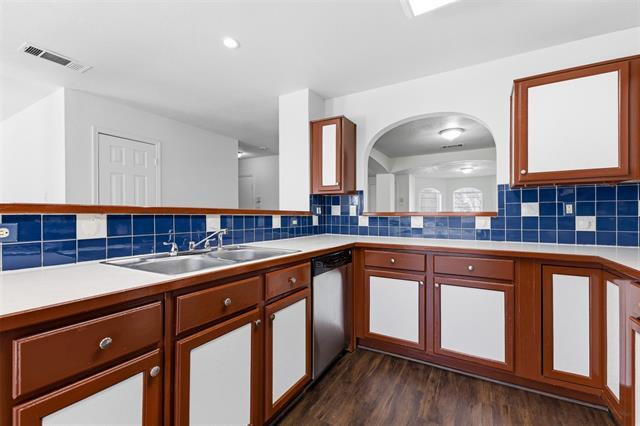 Building Photo - 1124 Breezewood Dr