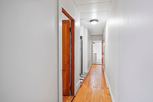 Building Photo - 33 Franklin St