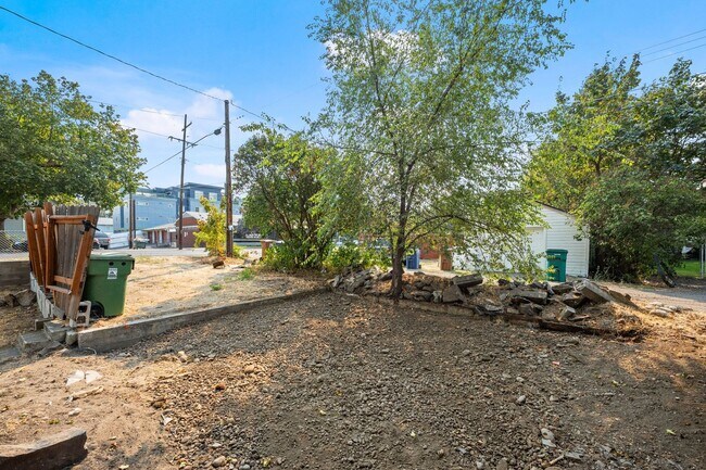 Building Photo - Charming 3 Bed 2 Bath Emerson Garfield Rem...