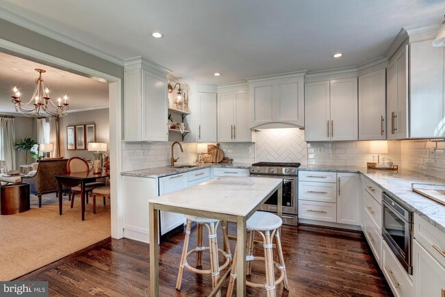 Building Photo - 5703 Brookside Dr