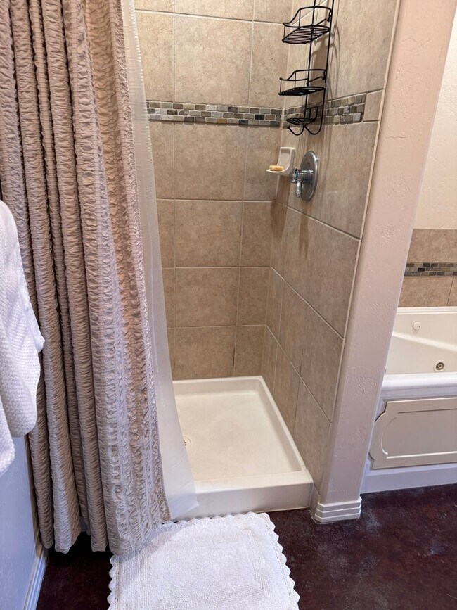 Building Photo - Stylish One-Story FULLY FURNISHED 3Bed, 2B...