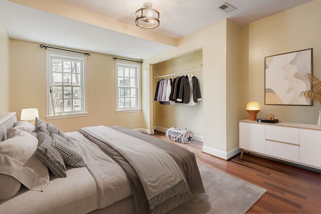 Building Photo - 2535 N Howard St