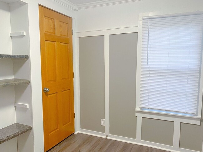 Building Photo - 2 bedroom 1 bath home