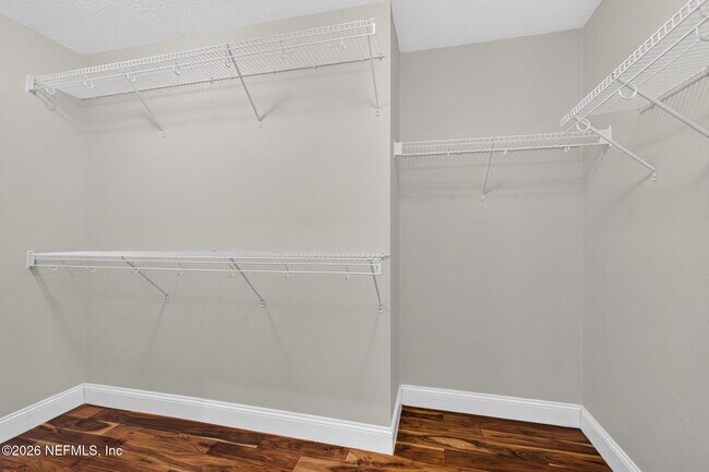 Building Photo - 127 Rockcreek Dr