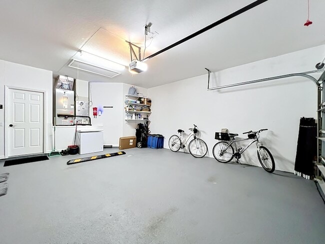 Building Photo - 1343 Shoreline Cir