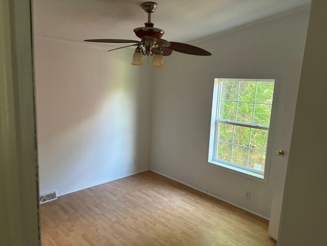 Building Photo - Doublewide mobile home on 3 acres
