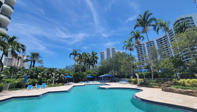 Building Photo - 3500 Mystic Pointe Dr