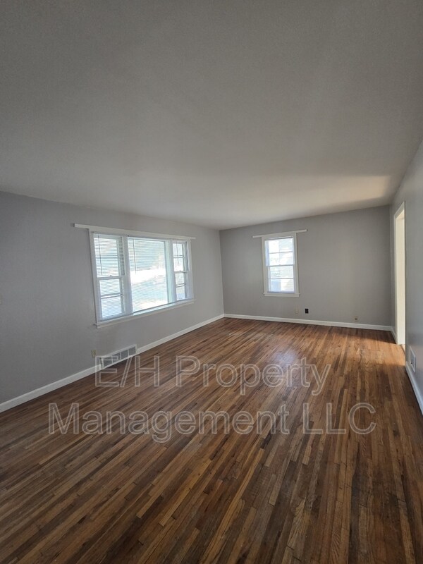 Building Photo - 1128 S Quentin St