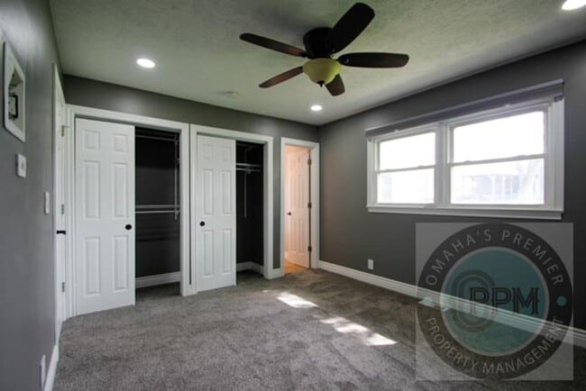 Building Photo - Discover this 3- Bd, 2.5-Ba Omaha, NE,