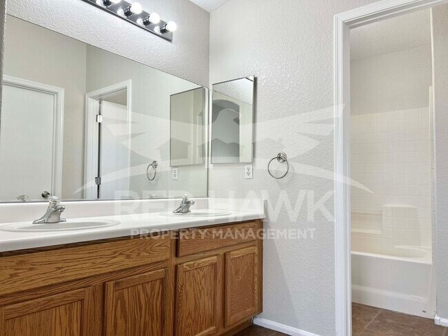 Building Photo - 39976 N Passaro Dr