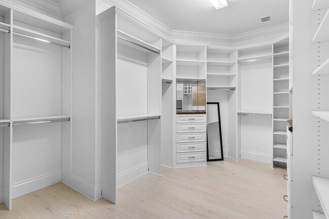 Building Photo - 9460 Wrangler Dr