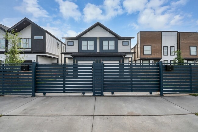 Building Photo - 8601 Amadwe St
