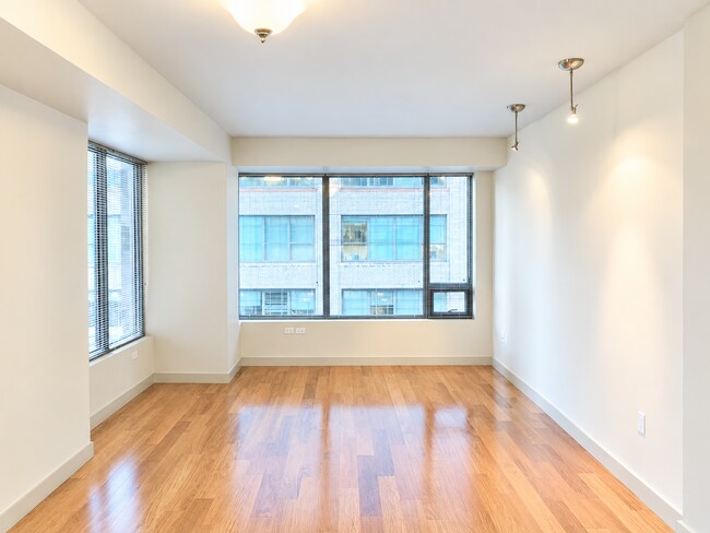 Building Photo - 910 Lenora St