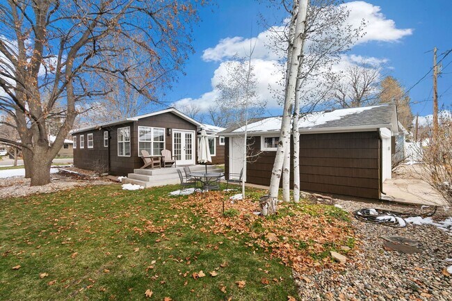 Building Photo - Charming Lake Loveland Ranch - Cozy Comfort & Unbeatable Location!