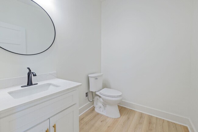 Building Photo - 927 Magdalena Street