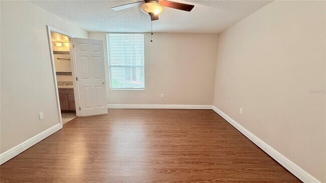 Building Photo - 524 Orange Dr