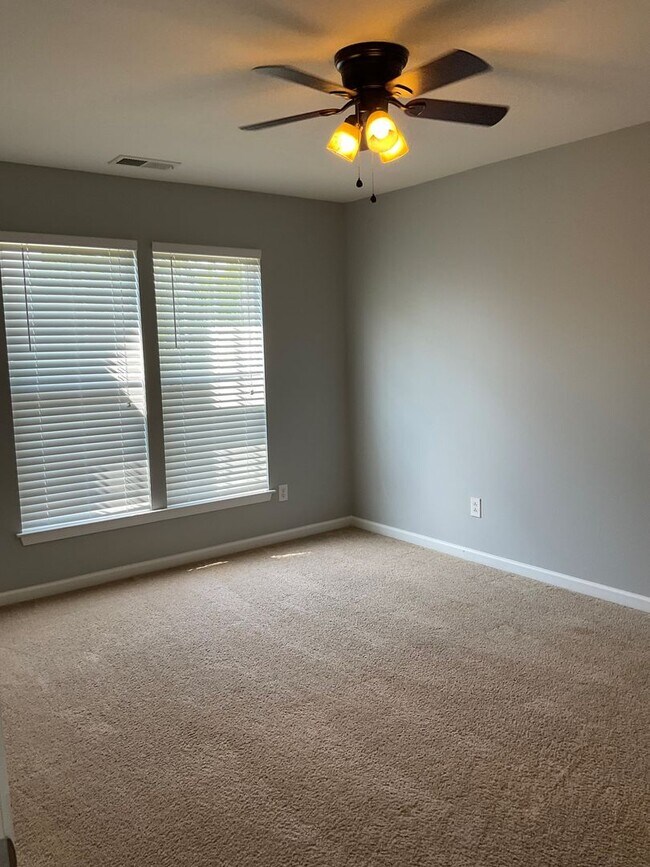 Building Photo - Beautiful 4BR Home In Bethesda Oaks !
