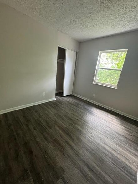 Building Photo - 2032 Catalpa Dr.
