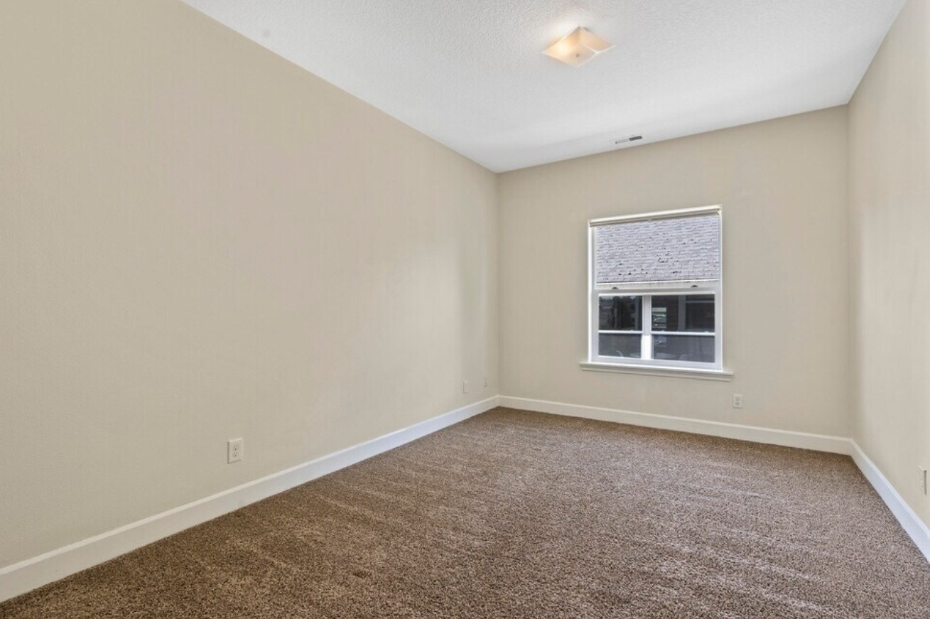 Building Photo - 7321 NE 8th Ave