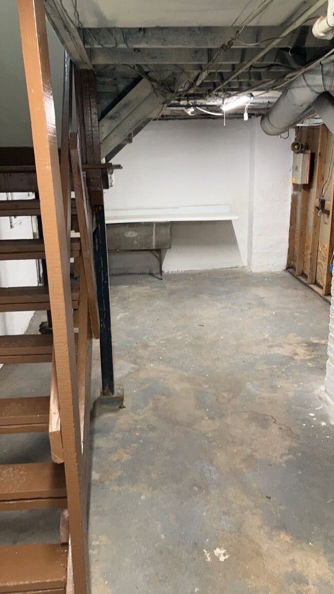 Building Photo - 237 Westwood Ave