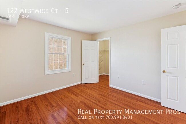 Building Photo - 122 Westwick Ct