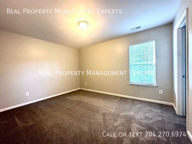 Building Photo - 14221 Lake Crossing Dr